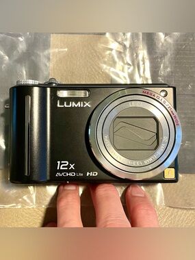 *EUC* PANASONIC Lumix ZS3 Digital Camera - Beautiful Condition *TESTED/WORKING*